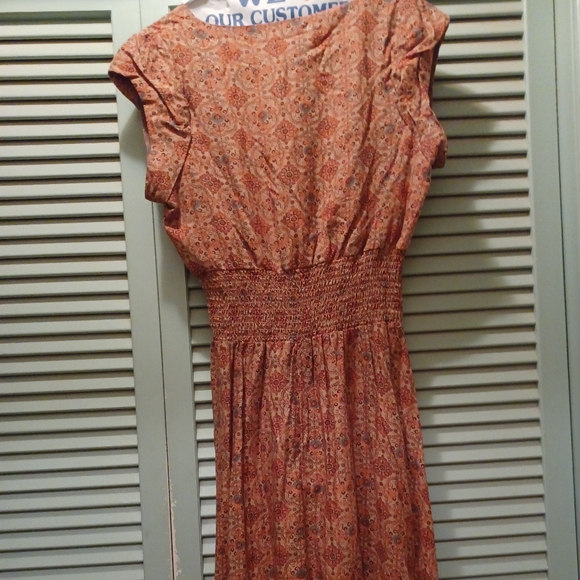 American Rag dress. 💯 Rayon (outer). 💯 polyester (lining). - Picture 3 of 6